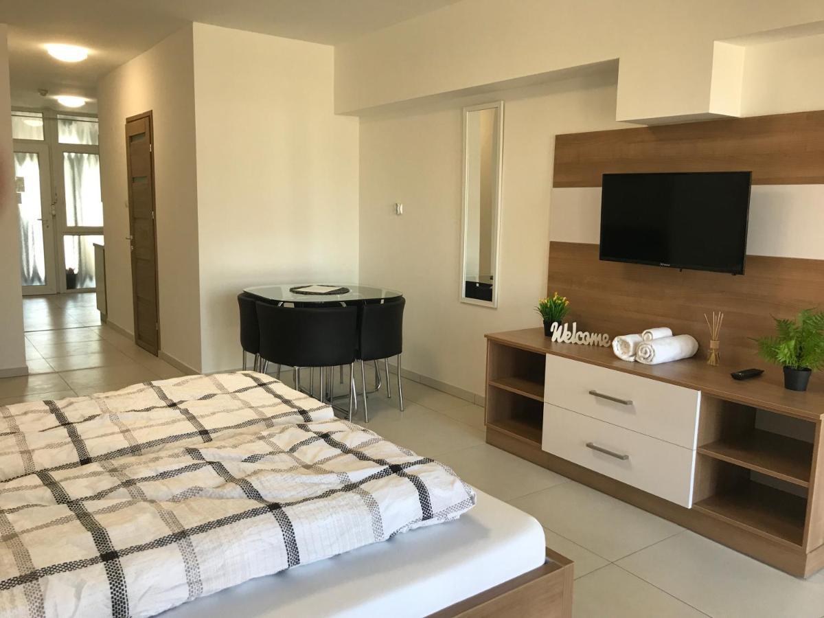 Tisza Gyongye Apartmanhaz Apartment Szeged Exterior photo